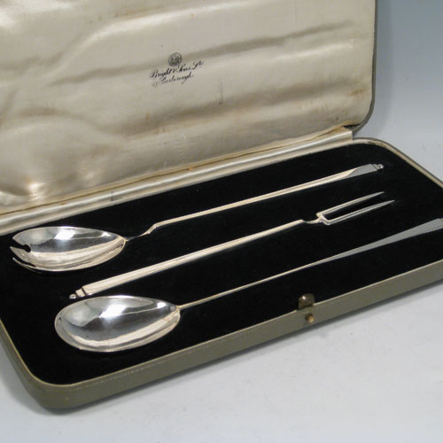    Sterling silver Art Deco salad serving set, having plain square cross-section tapering handles with stepped finials, and in original satin and velvet-lined presentation box. Made by Thomas Bradbury of Sheffield in 1938. Length 23 cms (9 inches). Total weight 135g (4.4 troy ounces)