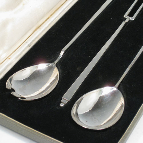    Sterling silver Art Deco salad serving set, having plain square cross-section tapering handles with stepped finials, and in original satin and velvet-lined presentation box. Made by Thomas Bradbury of Sheffield in 1938. Length 23 cms (9 inches). Total weight 135g (4.4 troy ounces)