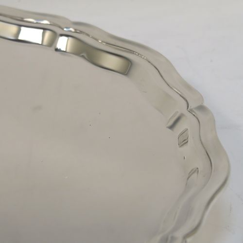 A very elegant Sterling Silver salver, having a round body, with a plain burnished ground, an applied and shaped reeded border, and sitting on three cast scroll feet. This elegant silver salver was made by Emile Viner of Sheffield in 1939. The dimensions of this fine hand-made silver salver are diameter 26 cms (10.25 inches), and it weighs approx. 519g (16.7 troy ounces).  