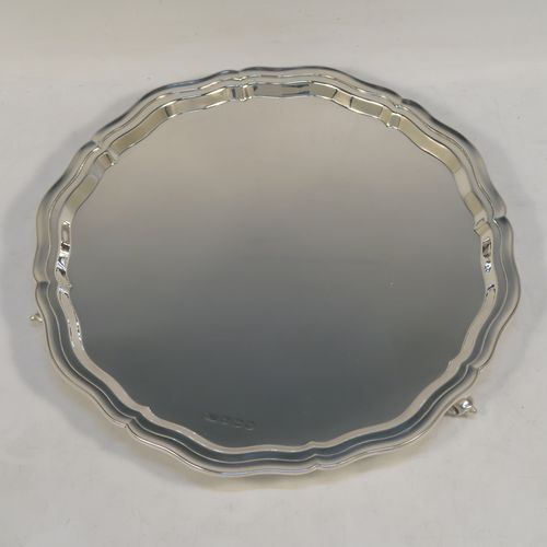 A very elegant Sterling Silver salver, having a round body, with a plain burnished ground, an applied and shaped reeded border, and sitting on three cast scroll feet. This elegant silver salver was made by Emile Viner of Sheffield in 1939. The dimensions of this fine hand-made silver salver are diameter 26 cms (10.25 inches), and it weighs approx. 519g (16.7 troy ounces).  