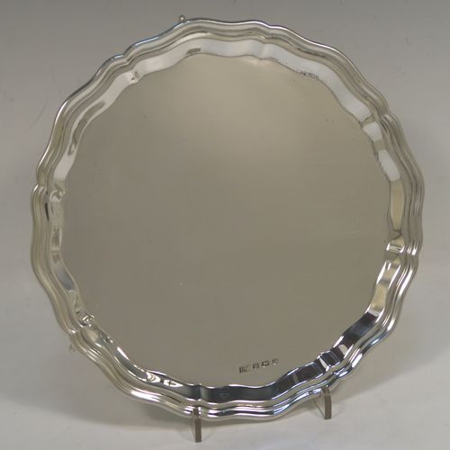 A very handsome Sterling Silver salver, having a round body, with a plain burnished ground, an applied and shaped receded  border, and sitting on three cast scroll feet. This elegant silver salver was made by Emile Viner of Sheffield in 1939. The dimensions of this fine hand-made silver salver are diameter 20 cms (8 inches), and it weighs approx. 325g  (10.5 troy ounces).