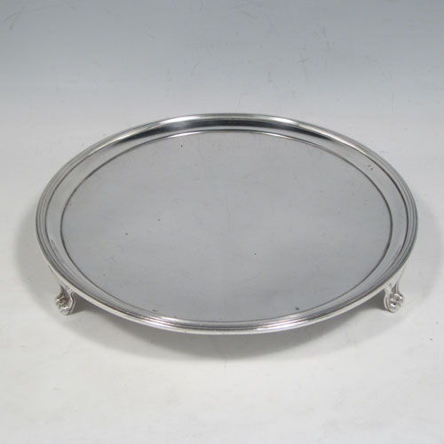 Antique Georgian George III salver, having a plain ground, an applied reeded border, and sitting on three cast flange feet. Made by William Sumner I of London in 1781. The dimensions of this fine hand-made silver salver are diameter 19 cms (7.5 inches), and it weighs approx. 336g (10.8 troy ounces).