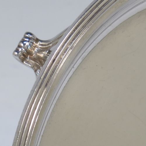 A very elegant Georgian style Sterling Silver salver, having a plain ground, with an applied reeded border, and all sitting on three cast flanged feet. Made by Edward Barnard of London in 1936. The dimensions of this fine hand-made silver salver are diameter 15 cms (6 inches), and it weighs approx. 187g (6 troy ounces).  