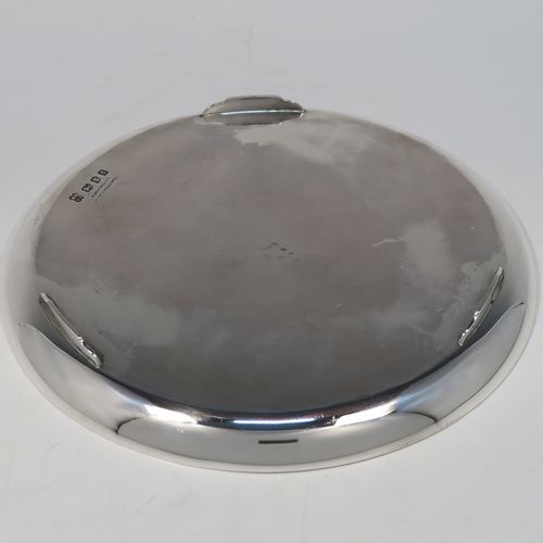 A very handsome Antique Sterling Silver salver, having a round body with a plain burnished ground, a raised border, and sitting on three cast flange feet. This elegant silver salver was made by William Bruford and Sons of London in 1922. The dimensions of this fine hand-made antique silver salver are diameter 20 cms (8 inches), height 2 cms (1 inch), and it weighs approx. 500gg (16 troy ounces).   