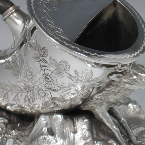    Antique Victorian silver plated hunting horn spoon warmer. With hand-engraved body and cast rock and stag base. Made in ca. 1870. Length 25 cms. Height 13 cms.