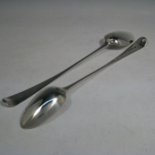 Antique Georgian sterling silver pair of stuffing or basting spoons, in the Old English pattern, having plain oval pointed bowls, and plain long handles with pips on the reverse. Made by Thomas Wallis II of London in 1791. The length of these fine hand-made silver basting / stuffing spoons is 31 cms (12.25 inches), and the total weight is approx. 203g (6.5 troy ounces). Please note that both spoons are crested. 