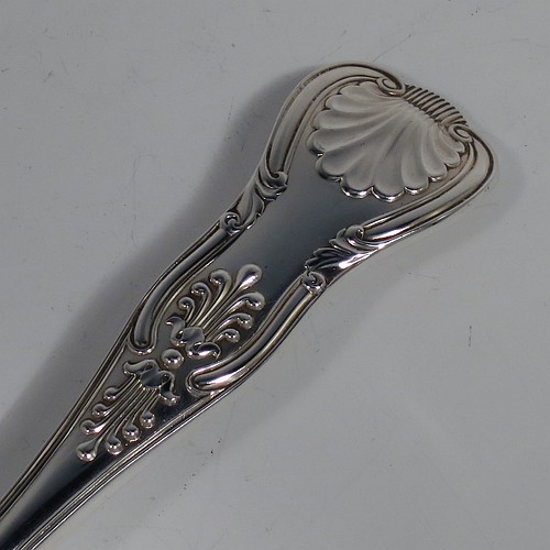 A heavy Sterling Silver stuffing spoon in the double-struck Kings pattern, having a fancy handle with hand-chased shell, scroll, and reeded decoration, and a plain oval bowl with shoulders above, and shell on reverse. Made in London in 1978. The dimensions of this fine hand-made silver stuffing spoon are length 31 cms (12.25 inches), and it weighs approx. 253g (8.2 troy ounces).   