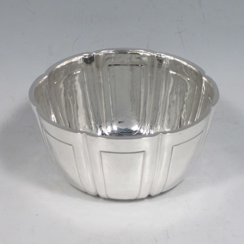 Antique Edwardian sterling silver Arts and Crafts style sugar bowl, having a round body with hand-chased lobed decoration, a hand-hammered finish, and sitting on a flat base. Made by William Comyns of London in 1903. The dimensions of this fine hand-made silver sugar bowl are height 5 cms (2 inches), diameter 10 cms (4 inches), and it weighs approx. 150g (4.8 troy ounces).