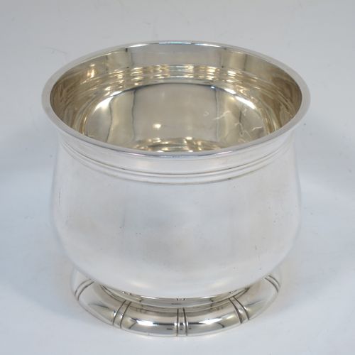 A very elegant and heavy Sterling Silver sugar bowl, having a plain round bellied body, with an applied top reeded border, and all sitting on a pedestal foot with hand-chased fluted decoration. Made by George Tarratt of London in 1971. The dimensions of this fine hand-made silver sugar bowl are height 8 cms (3 inches), diameter at lip 9 cms (3.5 inches), and it weighs approx. 244g (7.9 troy ounces).   