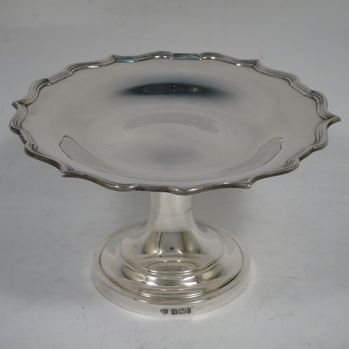 A handsome Antique late Victorian Sterling Silver tazza dish, having a round body with an applied reeded Chippendale border, and sitting on a round stepped pedestal foot. Made by Hawksworth and Eyre of Sheffield in 1901. The dimensions of this fine hand-made antique silver tazza dish are height 10 cms (4 inches), diameter 16 cms (6.25 inches), and it weighs approx. 197g (6.3 troy ounces).   