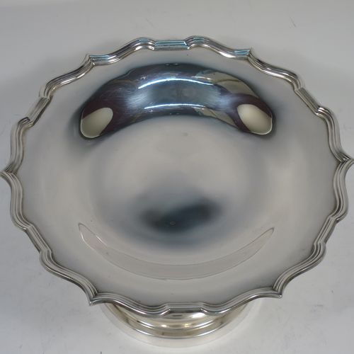 A handsome Antique late Victorian Sterling Silver tazza dish, having a round body with an applied reeded Chippendale border, and sitting on a round stepped pedestal foot. Made by Hawksworth and Eyre of Sheffield in 1901. The dimensions of this fine hand-made antique silver tazza dish are height 10 cms (4 inches), diameter 16 cms (6.25 inches), and it weighs approx. 197g (6.3 troy ounces).   