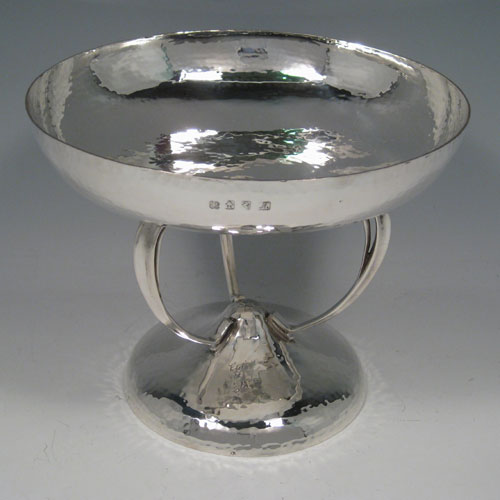    Edwardian sterling silver pair of Art Nouveau hand-hammered tazza style bowls, made in Glasgow in 1909. Height 16 cms (6.5