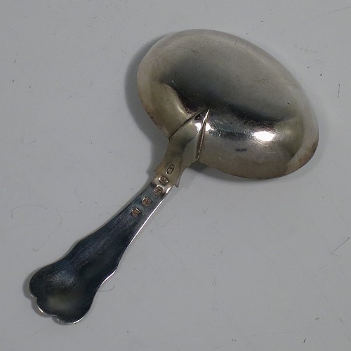 An Antique Georgian Sterling Silver tea caddy spoon, having a single-struck Kings Hour-Glass pattern handle, and a plain oval bowl. Made by Joseph Taylor of Birmingham in 1822. The dimensions of this fine hand-made antique silver tea caddy spoon are length 8.5 cms (3.3 inches), width across bowl 4.5 cms (1.75 inches), and it weighs approx. 11g (0.35 troy ounces).    