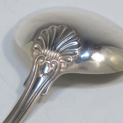 An Antique Georgian Sterling Silver tea caddy spoon, having a double-struck Fiddle, Thread, and Shell pattern handle, and a hand-engraved oval bowl with wriggle-work decoration. Made in ca. 1820 (marks rubbed). The dimensions of this fine hand-made antique silver tea caddy spoon are length 12 cms (4.75 inches), width across bowl 4.5 cms (1.75 inches), and it weighs approx. 27g (0.9 troy ounces).  