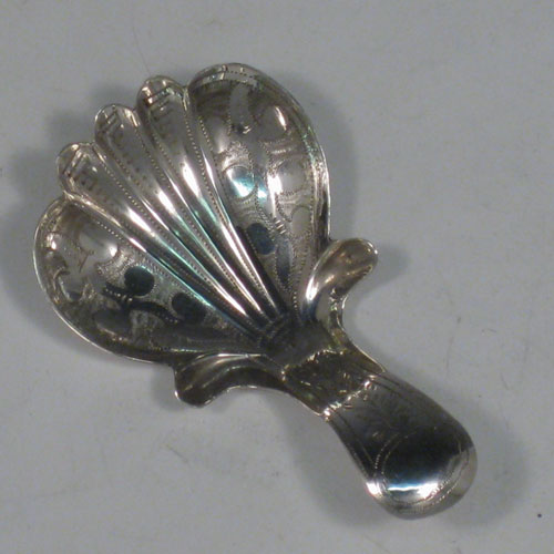 Antique Georgian sterling silver tea caddy spoon, having an engraved curved handle, and an engraved and fluted / scalloped bowl, with floral decoration. Made by John Bettridge of Birmingham in 1822. The dimensions of this fine hand-made silver tea caddy spoon are length 6.5 cms (2.5 inches), width 4 cms (1.5 inches), and it weighs approx. 6g (0.2 troy ounces).   