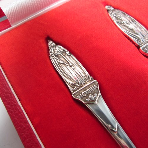 Sterling silver set of six commemorative coffee / tea spoons, having very plain oval bowls, with each spoon having a hand-chased figural terminal of a British Monarch, in original satin and velvet-lined presentation box, with an inscription for Elizabeth II & Prince Philips Silver Wedding Anniversary. Made by the Cooper Brothers of Sheffield in 1972. The dimensions of this fine hand-made set of silver tea / coffee spoons are length of each spoon 12 cms (4.75 inches), with a total weight of approx. 112g (3.6 troy ounces).