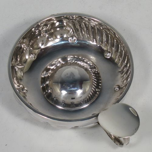 A very pretty Antique Victorian Silver wine taster, having a round body, with hand-chased fluted and ball decoration, a loop handle with thumb-piece, and sitting on a base with convex center. Made in Paris, France ca. 1890, with a Minerva 1st Quality mark, indicating 950 standard silver. The dimensions of this fine hand-made antique silver wine taster testavine are diameter 9 cms (3.5 inches), height 3.5 cms (1.3 inch), and it weighs approx. 110g (3.5 troy ounces).    